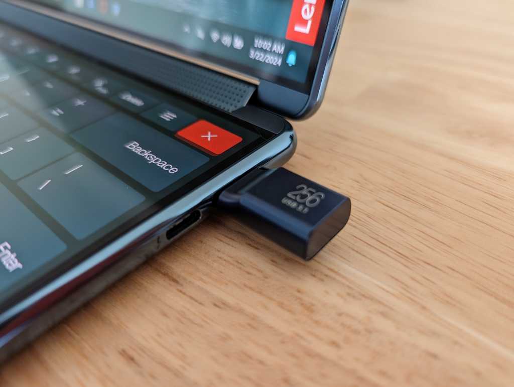 0 Lenovo Yoga Usb Drive 1.jpg