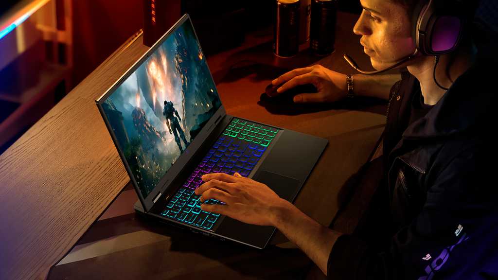 Acer Nitro 16 Lifestyle 3.jpg