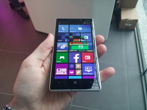 Nokia Lumia 930 1.jpg