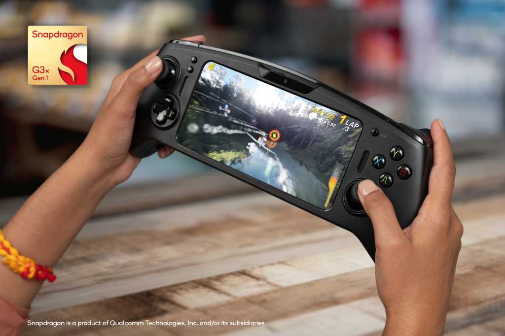 Snapdragon g3x gen 1 handheld gaming lifestyle 2.jpg