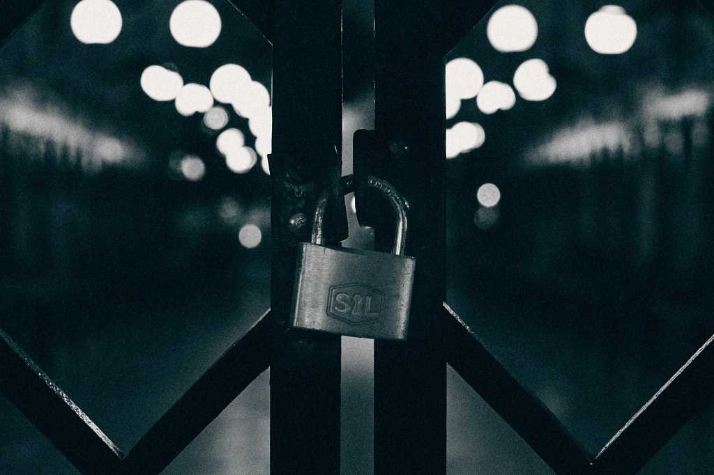Adam j uyhteg33 ai unsplash cr.jpg