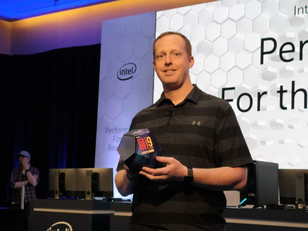 Core i9 9900ks with ryan shrout 2 100797522 orig.jpg