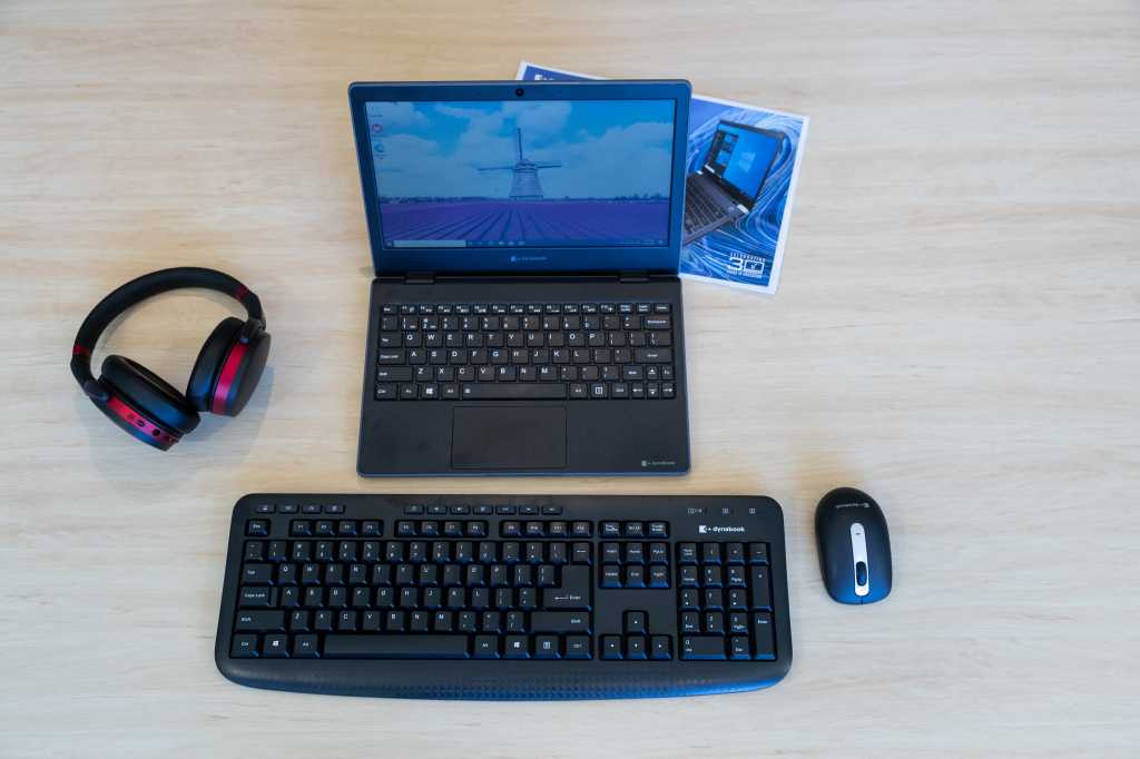 Dynabook edu unit 8890.jpg