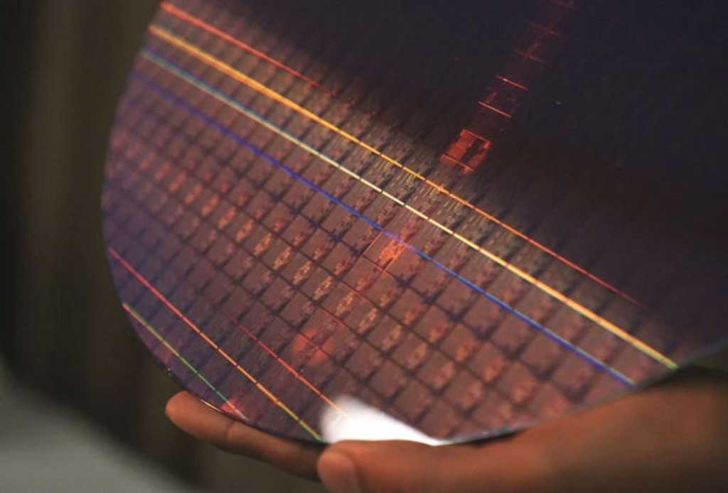Kaby lake wafer resized 100774552 orig.jpg