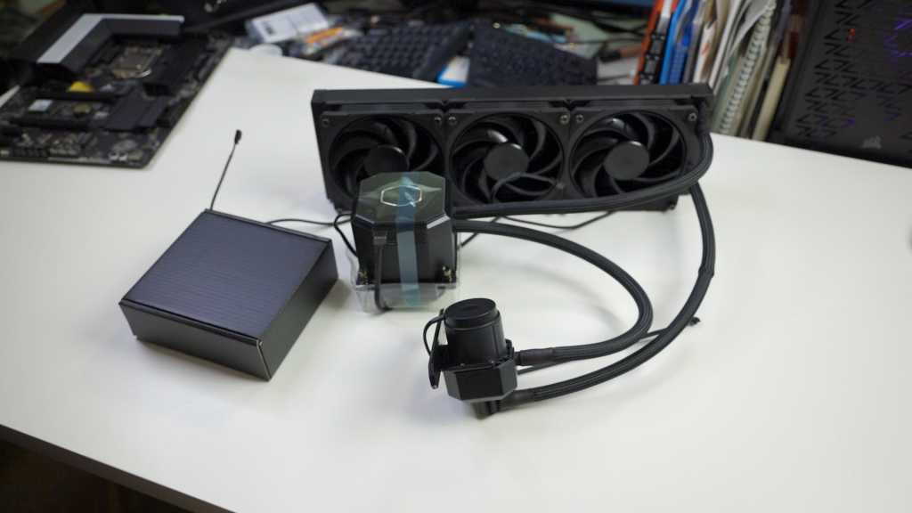 Pub21 059 coolermasterml360sub zero v4.00 01 34 23.still017 100891260 orig.jpg