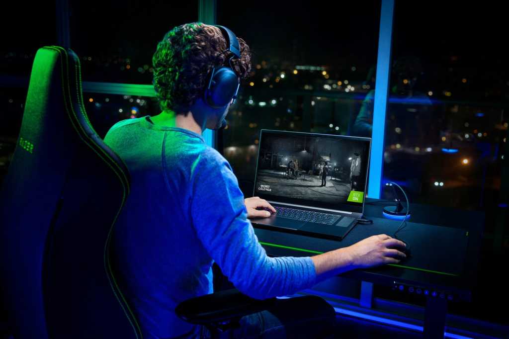 Razer blade d17 7 2021 lifestyle shoot 1 100895318 orig.jpg