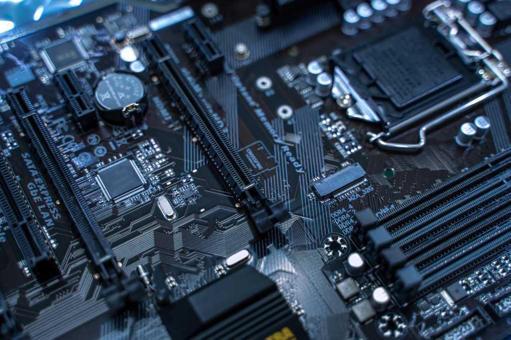 Shutterstock 1391898425 motherboard 100900638 orig.jpg