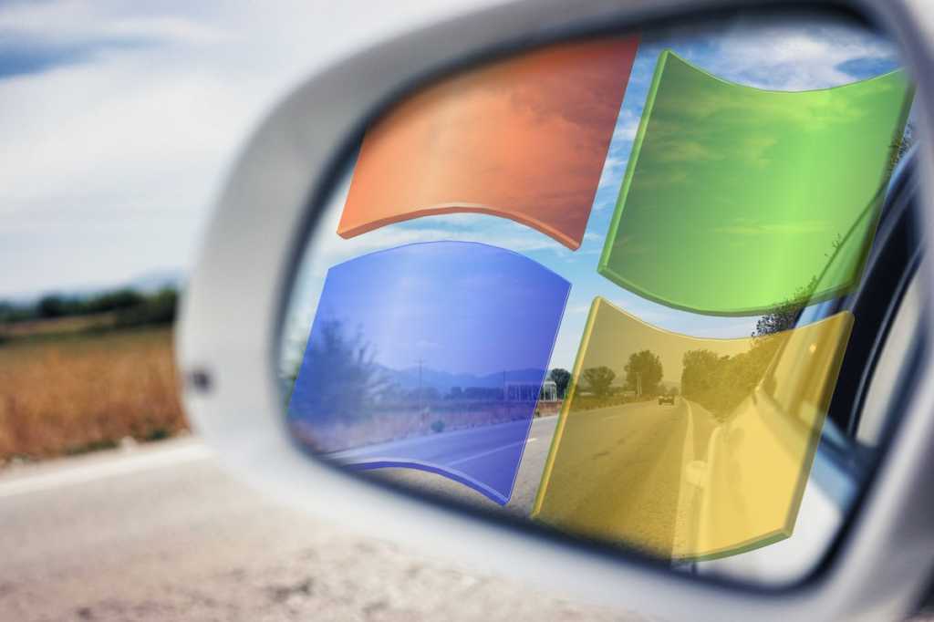 Windows 7 logo in the rear view mirror 100764710 orig.jpg