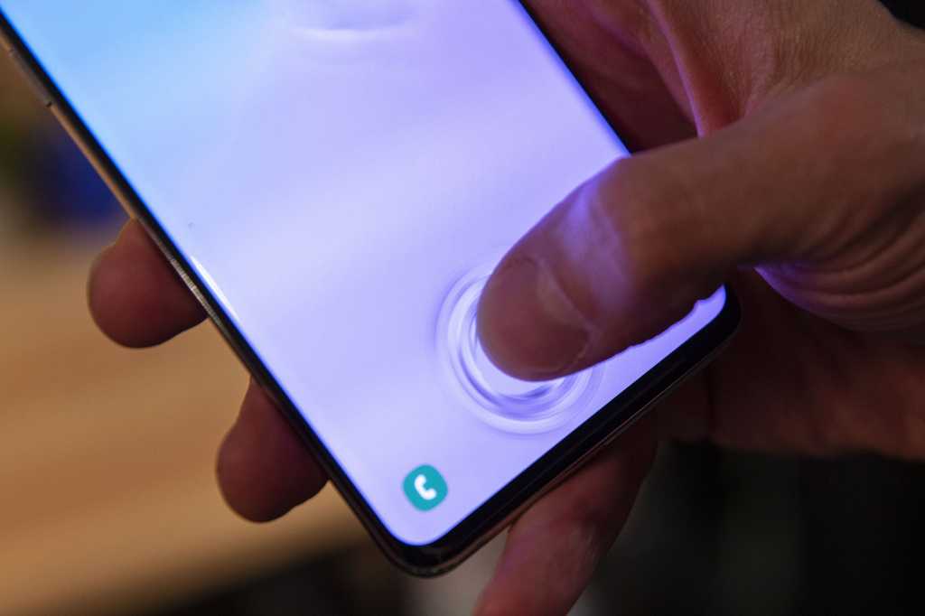 Galaxy s10 fingerprint 100793020 orig.jpg