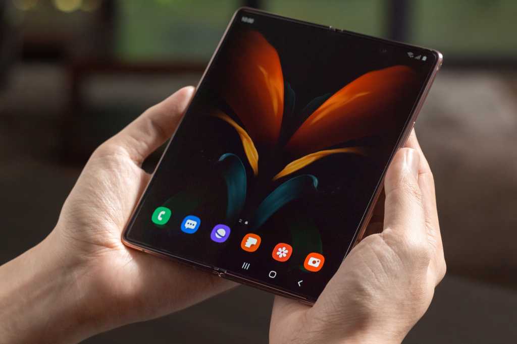 Galaxy z fold 2 open 100856252 orig.jpg