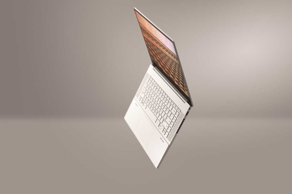 Hp envy 15 naturalsilver hero dancingfrontleft 100838535 orig.jpg