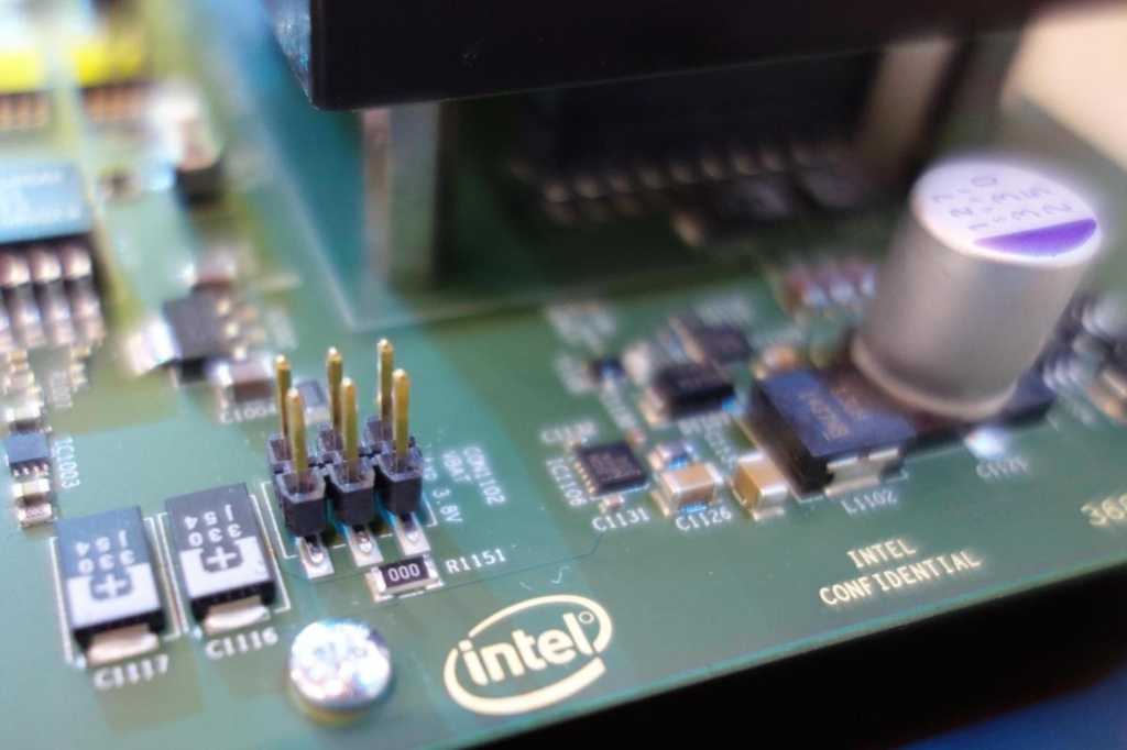 Intel motherboard mobile world congress 2017 100799241 orig.jpg