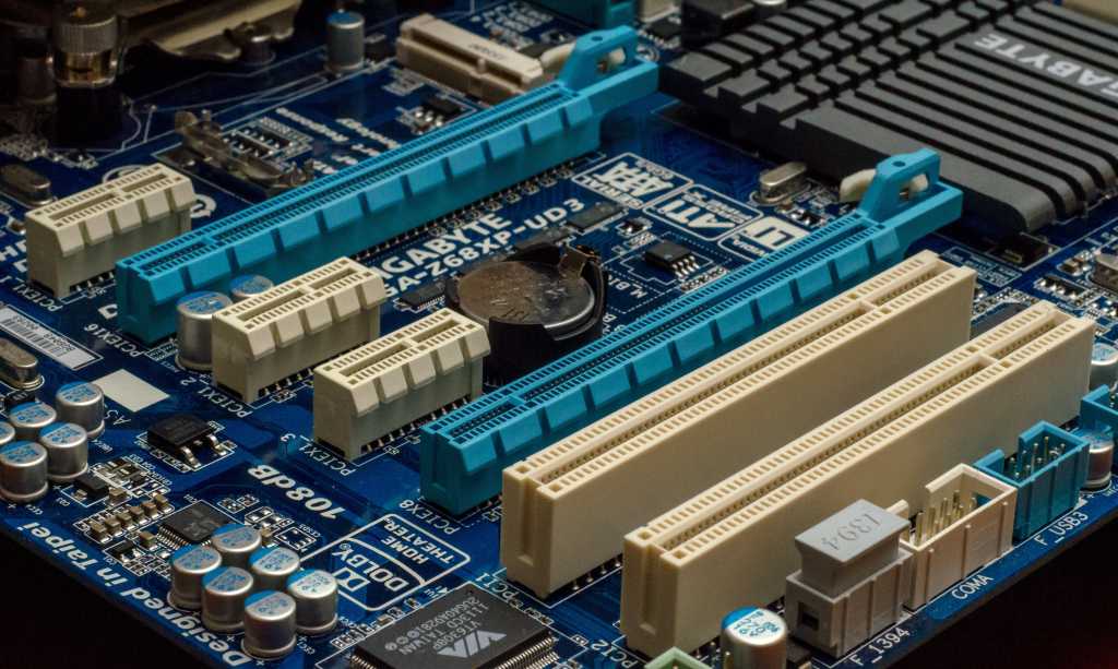 Motherboard pcie 100726711 orig.jpg