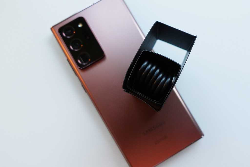 Note 20 headphones 100853975 orig.jpg