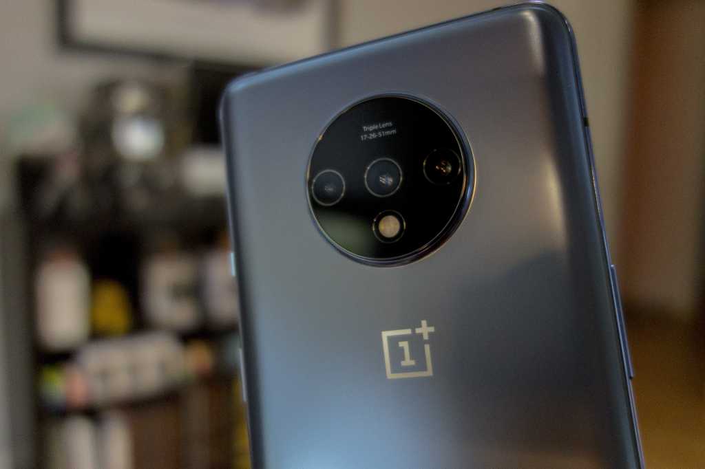 Oneplus 7t back 100812144 orig.jpg