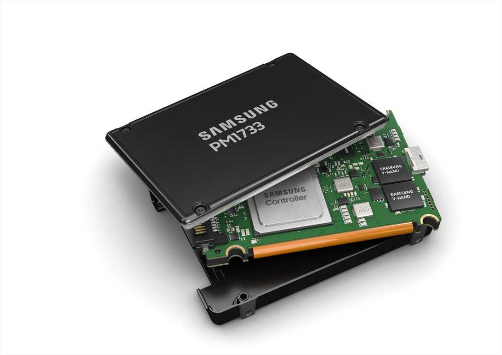 Samsung pm1733 pcie gen4 nvme ssd 2.5 inch u.2 form factor 100811397 orig.jpg
