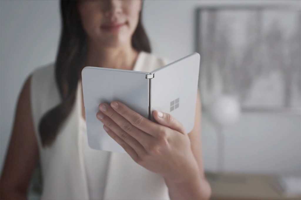 Surface duo back 100812834 orig.jpg